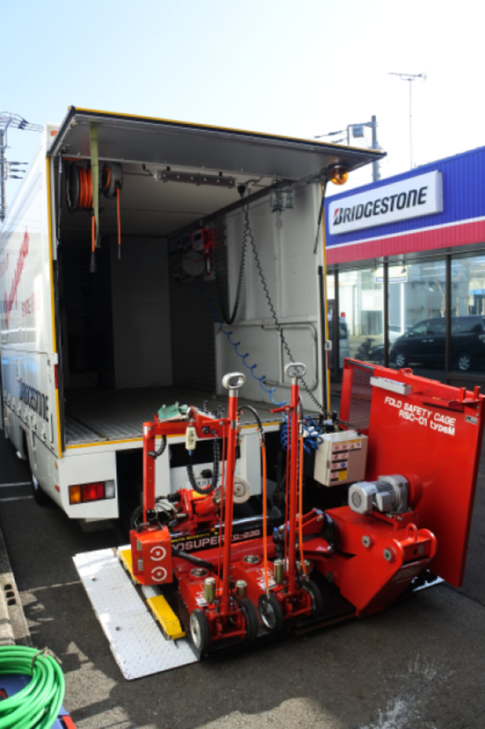 柳川タイヤ2(出張してタイヤ交換するサービス車)サイズ変更.png