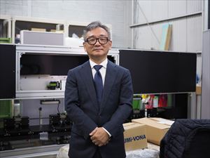 アイエスシー1（装置開発から製造までワンストップで手掛ける同社の寺田社長）_R.jpg