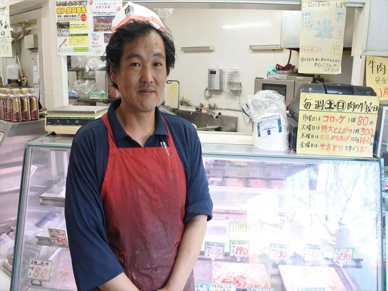 43　いずみ野宝屋②「肉の宝屋・いずみ野店」を運営する渡辺社長_R.jpg